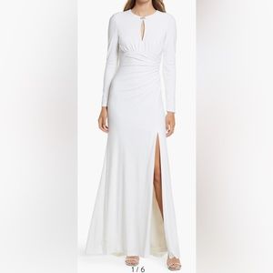 Vince Camuto White Gathered Keyhole Long Sleeve Gown Size 6 NWT